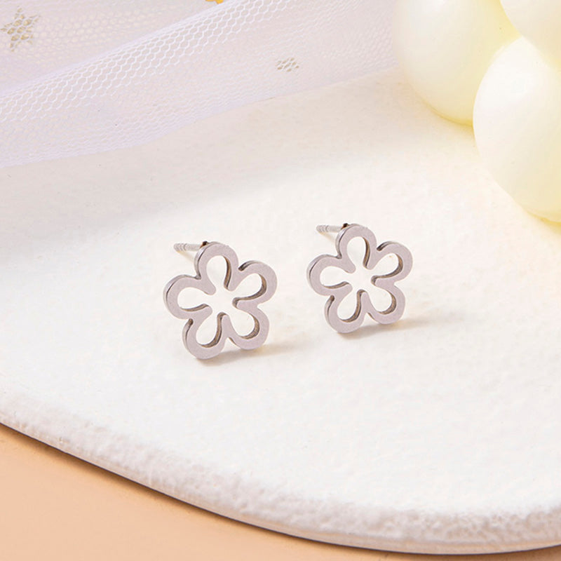 Silver Daisy Flower Stud Earrings