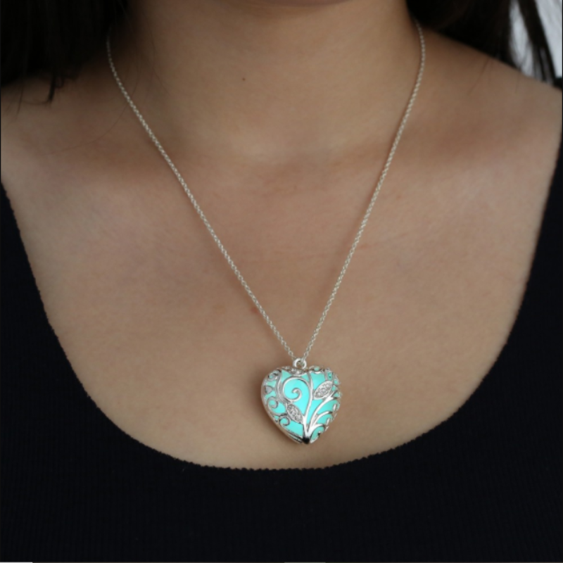 Glowing Heart Pendant Necklace