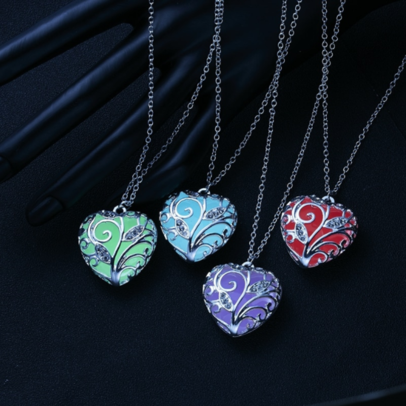 Glowing Heart Pendant Necklace
